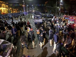 ލާހޫރުގައި ދިން ބޮމުގެ ހަމަލާއެއްގައި 7 މީހުން މަރާލައިފި