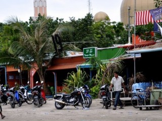 ހައުސިންގް މިނިސްޓްރީގެ އެދުމަށް ފުލުހުން ގޮސް ޗިލެކްސް ކެފޭ ބަންދުކޮށްފި 