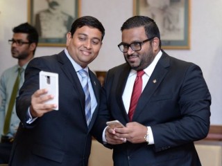 މިނިސްޓަރު ޝައިނީ ރައީސް މައުމޫންގެ ވާހަކަ ދެއްކީމަ ވަރަށް މަޖަލެވެ.