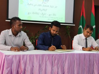 އައްޑޫ ސިޓީގެ ދެ ރަށަކާއި ފުވައްމުލަކަށް ޑަސްޓްބިނާއި ކޮމްޕޯސްޓިންގ އިކުއިޕްމަންޓް ފޯރުކޮށްދިނުމަށް ބަޔަކާ ޙަވާލުކޮށްފި