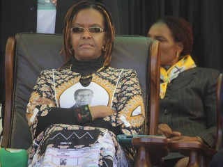 ޑިޕްލޮމެޓިކް އިމްތިޔާޒް ތަކާއެކު މުގާބޭގެ އަނބިކަނބަލުން ގައުމަށް ވަޑައިގެންފި