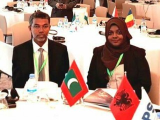 ޑިމޮކްރެސީއޭ ކިޔައިގެން ވާހަކަ ދައްކާއިރު ކޮމިޝަނުގެ ހާލަތު!