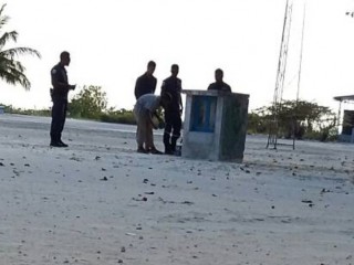 Police paints over graffiti hostile to Faafu Atoll sale