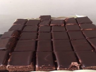 އަންހެނުންގެ ދުވަހާ ގުޅިގެން ނަޝީ ކޭކްސް އިން ހިލޭ ކޭކް ބަހަނީ