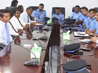 ފުލުހުންގެ ޚިދުމަތް އިތުރަށް ހަރުދަނާކުރުމަށް އައްޑޫ ސިޓީ ކައުންސިލާ އެކު މަޝްވަރާކޮށްފި