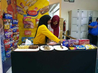 ކޭކް އާއި ވެފާގެ ޕްރޮމޯޝަން ހަރަކާތެއް ޕިރަމިޑުން ފަށައިފި