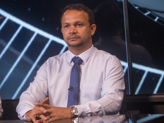 ޤާނޫނީ ވަކީލް އަލީ ހުސެއިން: އޭނާ ވަނީ ފަސް މަހަށް ސަސްޕެންޑްކޮށްފައި