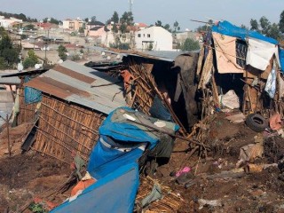 އިތިއޮޕިއާގެ ގޮނޑެއްގެ ބިންގަނޑު ކަނޑައިގެން ގޮސް 48 މީހުން މަރުވެއްޖެ