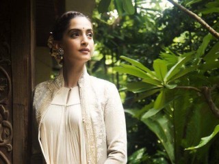 ކެންސަރު ޖެހިފައިވާ ކުދިންނަށް އެހީވުމަށް ސޯނަމް ކަޕޫރު ޗެރިޓީ ޑިނާ ނައިޓެއް ބާއްވަނީ