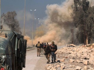 އައިއެސްގެ ޚިލާފަތު އިއުލާން ކުރި މިސްކިތް ވަށާލާ އައިއެސް އިން އިރާގު ސިފައިންނާ ވަރުގަދަ ކުރިމަތިލުމަކަަށް!