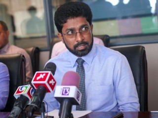 ހޯމް މިނިސްޓަރު އަޒްލީން އަހުމަދު 