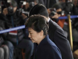 ދެކުނުކޮރެއާގެ ކުރީގެ ރަައީސްއާ 14 ގަޑިއިރު ވަންދެން ސުވާލުކޮށްފި