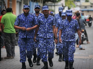 ފުލުހުން ޔުނިފޯމް ނުލައި ގޮސް މީހަކު ހައްޔަރުކުރުމުން ދޫކޮށްލަން ޖެހިއްޖެ