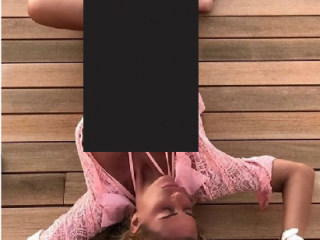 މަޝްހޫރު މޮޑެލް ކެޓީ ޕްރައިސް ރާއްޖޭގައި ނަގާފައިވާ ބަރަހަނާ ފޮޓޯތަކެއް އާއްމު ކޮށްފި