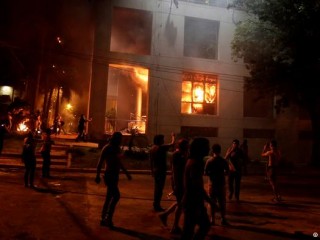 ޕެރަގުއާއީ ގެ ގާނޫނު ހަދާ މަޖިލީހުގައި ރޯކޮށްލައިފި