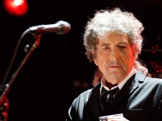 ތިން މަހަށްފަހު ބޮބް ޑިލަން ނޮބެލް އިނާމާ ހަވާލުވެއްޖެ