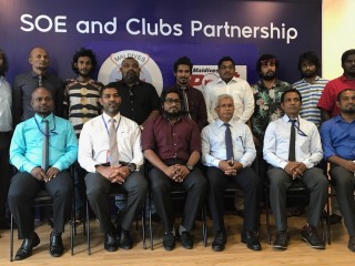 ދެވަނަ ޑިވިޝަނުގެ ކްލަބުތަކާއި ކުންފުނިތައް ހަވާލުކުރުމަށް ބޭއްވި ހަފްލާގެ ތެރެއިން