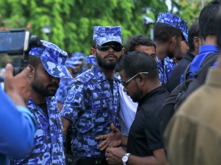  ބައިނަލް އަގުވާމީ ފަރާތްތަކުން ވަކިފަރާތަކަށް ބުރަނުވެ ހަމަހަމަކަން އިސްކުރުމަށް ގޮވާލަން: ސަރުކާރު