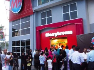 ލިލީ އިންޓަރނޭޝަނަލްއިން އިތުރު 3 ފްރަންޗައިސް ރާއްޖެއަށް ގެންނަނީ