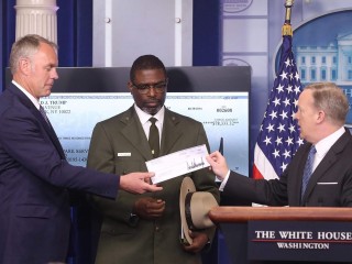 ރައީސް ޓްރަމްޕްގެ މުސާރަ ޕާކްތައް މަރާމާތު ކުރުމަށް