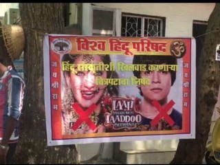 މާބަނޑު އަންހެނަކު ކައިވެނިކުރާ މަންޒަރު ދައްކާތީ މުޒާހަރާކޮށްފި