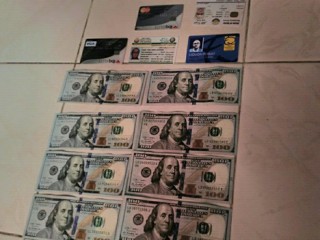 ހުޅުމާލެއިން ވަގަށް ނަގާފައިވާ ޑޮލަރު ތަކެއް ހޯދައި މީހަކު ހައްޔަރުކޮށްފި 