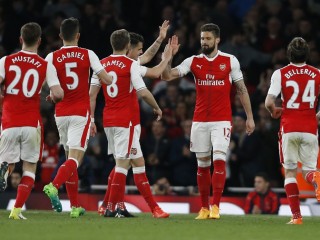 ޕްރެމިއާ ލީގު: އާސެނަލް އަދި ޓޮޓެންހަމް މޮޅުވިއިރު، ލިވަޕޫލް އެއްވަރުވެއްޖެ