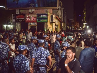 މުޒާހަރާގެ ތެރެއިން: ރޭ ވަނީ ބަޔަކަށް އަނިޔާވެފައި