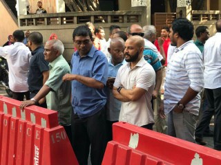 ފާރިސް މައުމޫން މުޒާހަރާއެއްގައި ބައިވެރިވެވަޑައިގަންނަވަނީ