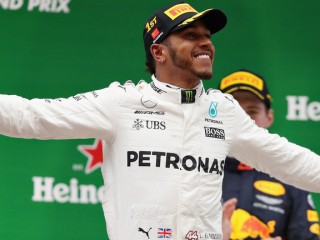 ޗައިނީޒް ގްރޭންޑް ޕްރިކްސް ހެމިލްޓަން ކާމިޔާބުކޮށްފި