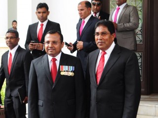 ޖުމްހޫރީ ޕާޓީގެ ލީޑަރު ގާސިމް އިބްރާހިމާއި އެޕާޓީގެ ނައިބު އަބްދުﷲ ރިޔާޒު