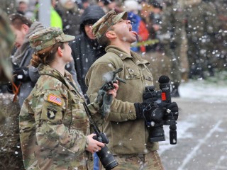 ނޭޓޯގެ ފައުޖުތައް ރަޝިއާ ބޯޑަރުކައިރީ އޮތް ޕޮލެންޑަށް 