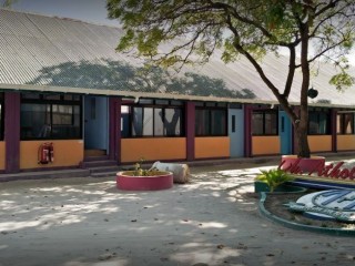 ދ. އަތޮޅު މަދަރުސާގެ ބިދޭސީ ޓީޗަރެއް ބަދުއަހުލާގީ މައްސަލައެއްގައި ހައްޔަރު ކޮށްފި