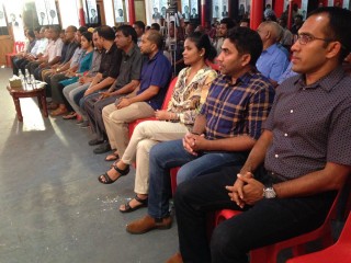 ދެ އީދު ދޭތެރެއިން އިދިކޮޅު މީހުން ގެންނަ ބޮޑު އީދު