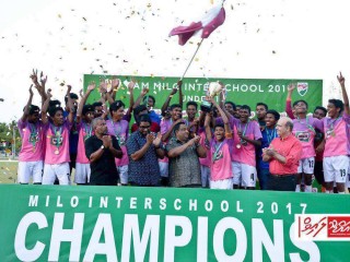 އައްޑޫ ސިޓީގެ 17 އަހަރުން ދަށުގެ ޗެމްޕިއަންކަން އައްޑޫ ހައި ސްކޫލުން ހޯދައިފި