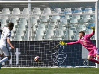 ޔުވެންޓަސް ލީޑްފުޅާ ކޮށްފި