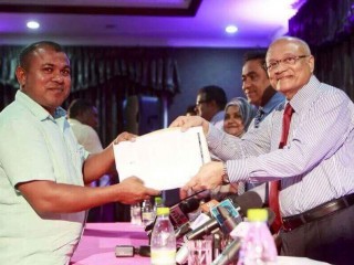 ރައީސް ޔާމީނަށް ތާއީދު ނުކޮށްގެން ކޫއްޑޫގެ ސީނިއަރ ހަތަރު މުވައްޒަފަކު ފެލިވަރަށް ބަދަލުކޮށްފި 