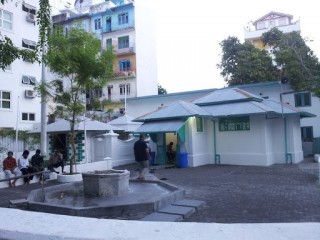 ދެ މިސްކިތެއް ހުރި ބިމުގައި 12 ބުރީގެ މަލްޓިޕާރޕަސް ދެ އިމާރާތެއް އަޅަނީ