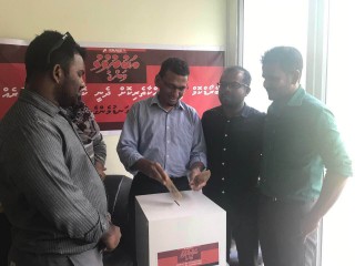 އަބުރުފުޅު ފަންޑަށް 50 ހާސް ރުފިޔާ ޑރ. ޑީޑީ ހަދިޔާކޮށްފި