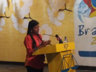 ސަރުކާރު ޒިންމާދާރު ނުކުރެވޭ ނަމަ ވެރިކަން ވައްޓާލަން ލާޒިމު ކަމަށް ވިދާޅުވީ ރައީސް ޔާމީން: ރޮޒެއިނާ