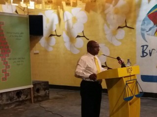 ވޯޓް ކަރުދާހުގައި ވޯޓުލުމަށް ފަހު ދައްކަންޖެހޭނެ ކަމަށް ބުނެ ސަރުކާރުން ބިރުދައްކާ: ޝާހިދު