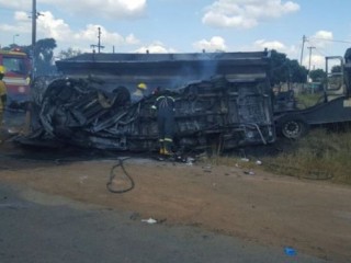 ދެކުނު އެފްރިކާގައި ހިނގި ބަސް އެކްސިޑެންޓެއްގައި 19 ކުޑަކުދިން މަރުވެއްޖެ