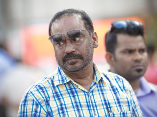 ޔާމީންގެ ބައްޕަ އިންޑިއާގައި – ބޭނުންވަނީ ހަރުކަށި ފިކުރު ނައްތާލުމަށް އެހީ