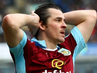 ބާންލީގެ މިޑްފީލްޑަރު 18 މަސްދުވަހަށް އެފްއޭ އިން ސަސްޕެންޑުކޮށްފި 