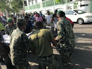 އަޑިއަށް ދިޔަ ދޯނީގެ ކެޕްޓަން އަތުގެ ބޮޑު އޮޕަރޭޝަނެއް ކޮށްފި