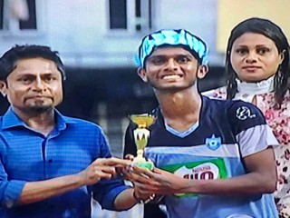 ދ.އަތޮޅު ތައުލީމީ މަރުކަޒު ބަލިކޮށް 18 އަހަރުންދަށުގެ ޗެމްޕިއަންކަން ވިލާ ހައި ސްކޫލަށް