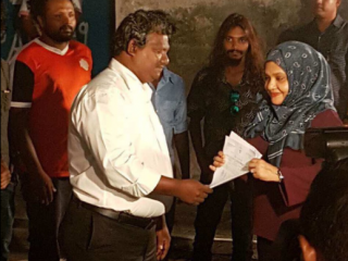 ދާއިރާގެ ގިނަ ރައްޔިތުން ސަރުކާރަށް ތާއިދު ނުކުރާކަމަށްބުނި އެމްޑީޕީ ކެނޑިޑޭޓް ޕީޕީއެމަށް ސޮއިކޮށްފި