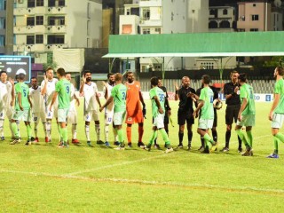 ރެފްރީގެ ނިންމުންތަކާ ހިތްހަމަނުޖެހި ހަމަނުޖެހުން ބޮޑުވި މެޗުން މޮޅުވެ ނިއު އެއްވަނައަށް