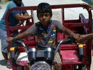 ފަރެސްމާތޮޑާގައި ލޯޑަރު ދަށުވެ ކުޑަ ކުއްޖަކު މަރުވި މައްސަލައިގެ ޝަރީޢަތް ފަށައިފި 