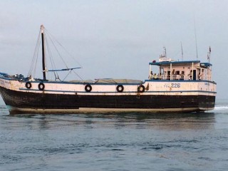 Indian cargo ship crashes into reef